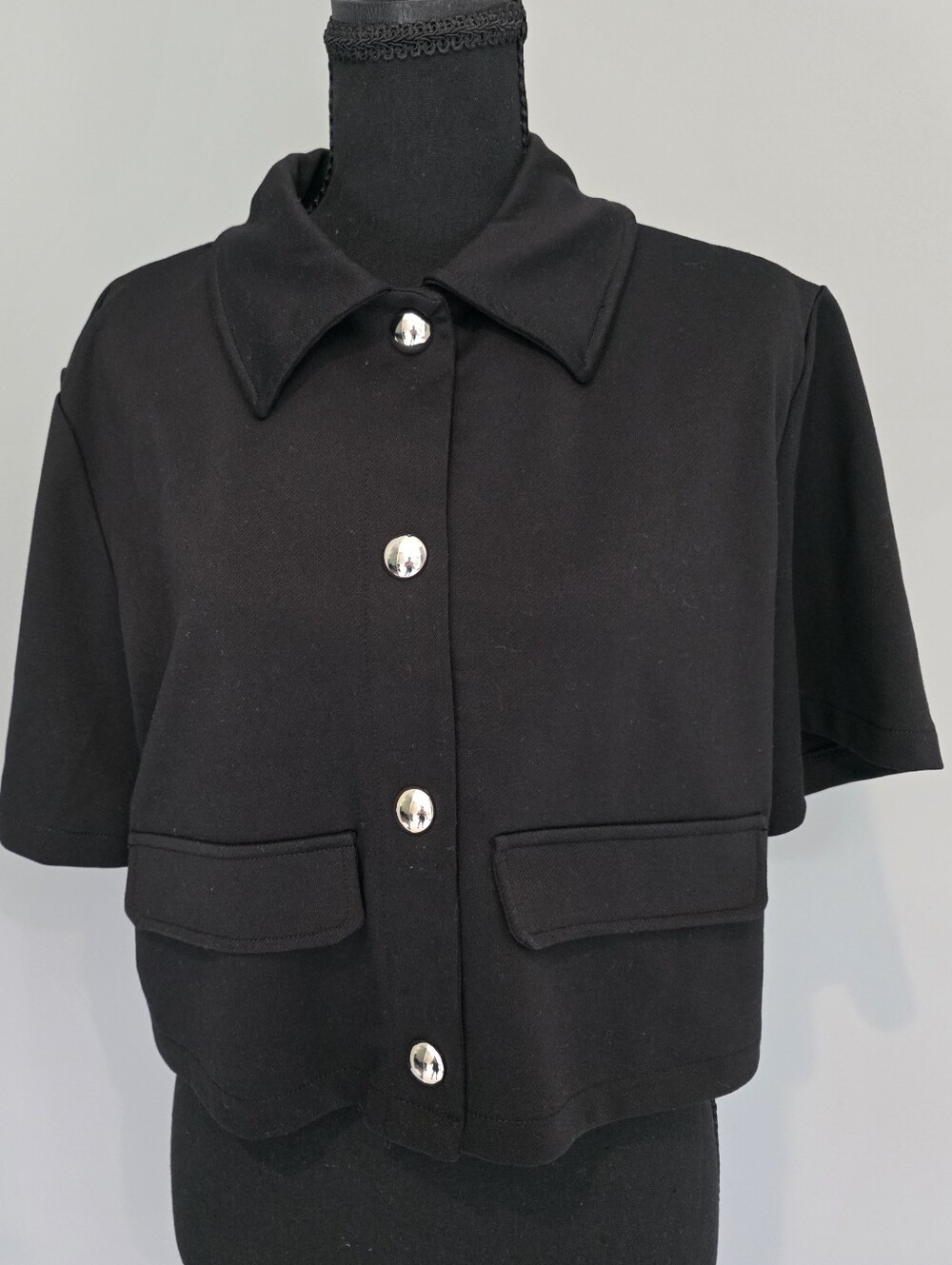 H&M Black Cropped Short-Sleeve Button Shirt